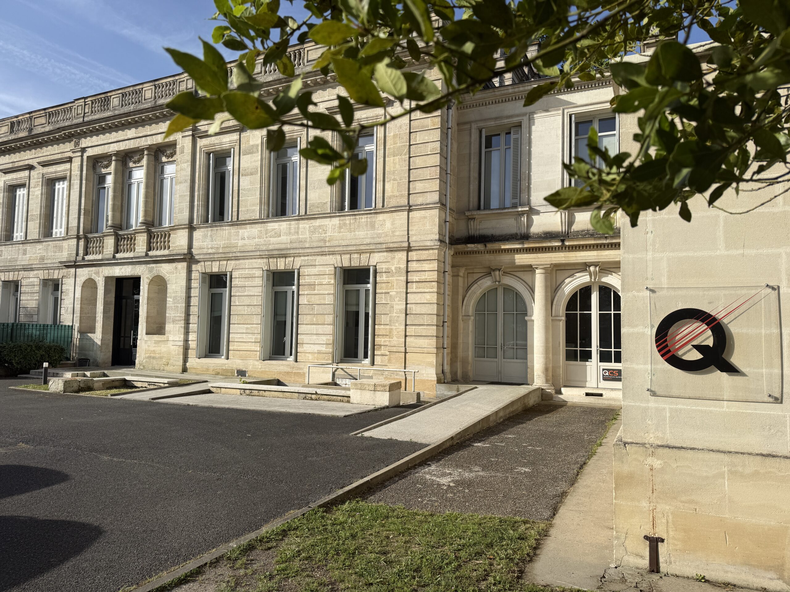 Siège de QCS, prestataire informatique à Bordeaux spécialisé en infogérance, cybersécurité et Microsoft 365 pour les PME